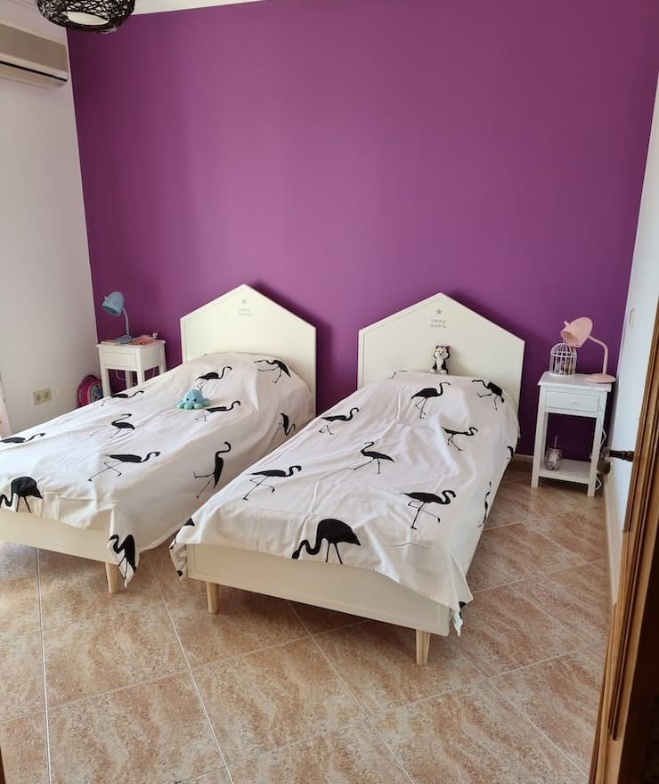 The double bedroom includes two beds of 90x190.